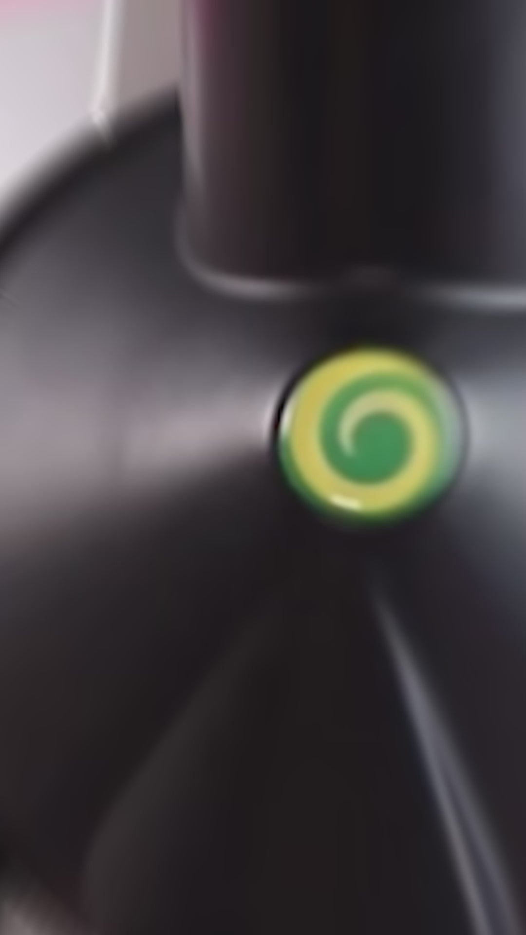 آلة صنع الآيس كريم من الفواكه المجمدة